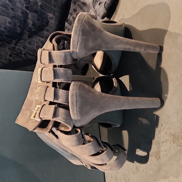 Halston, cutaway suede designer boots - Picture 7 of 8